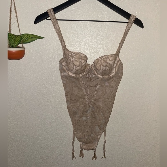 Victoria secret thong lace garter corset size 32B - Picture 1 of 6